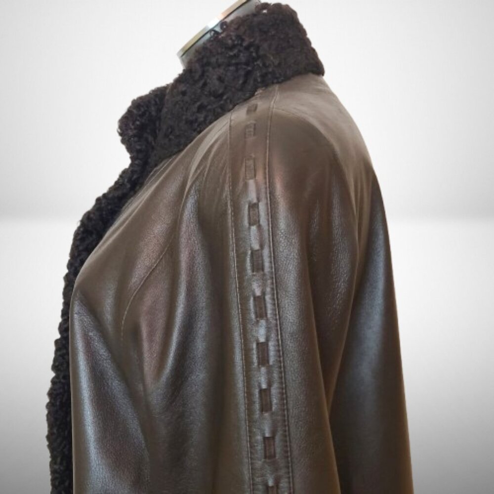 Stunning Saks Fifth Avenue Leather Coat with Fur Trim - Size 8 - Picture 4 of 12